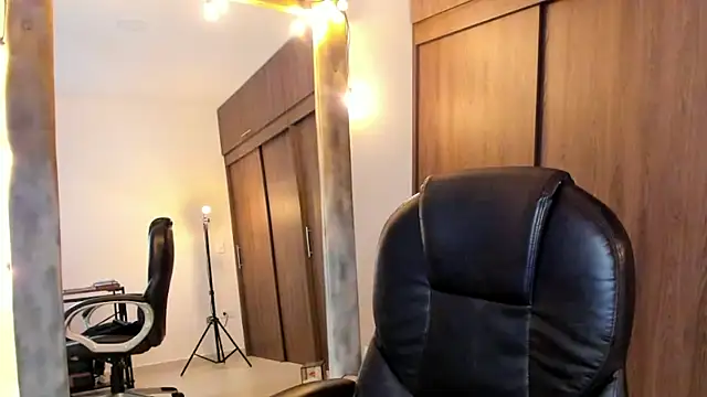 alikahouston4 online show from 02-28-25, 09:47