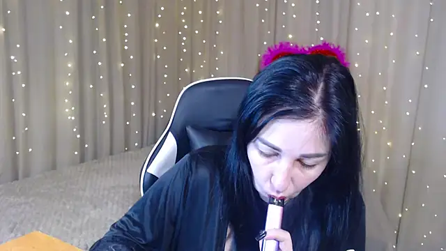 Snapshot of JillStevens chatting on 02-11-26, 04:12 JillStevens online show from 02-11-26, 04:12