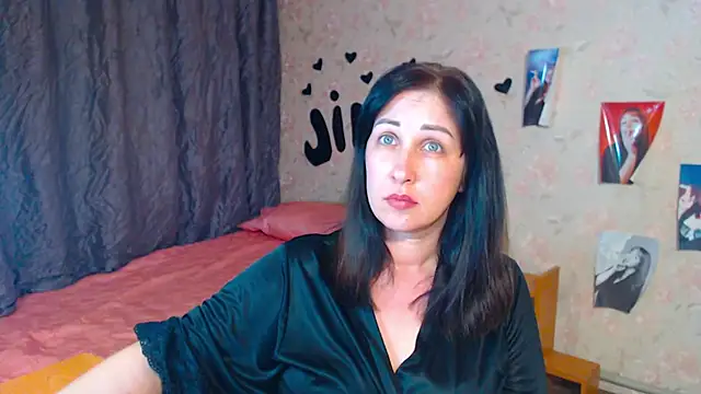 Snapshot of JillStevens chatting on 09-20-25, 02:33 JillStevens online show from 09-20-25, 02:33