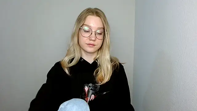 Snapshot of cindi_hot chatting on 03-20-25, 11:27 cindi hot online show from 03-20-25, 11:27