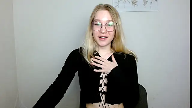 Snapshot of cindi_hot chatting on 03-21-25, 11:33 cindi hot online show from 03-21-25, 11:33