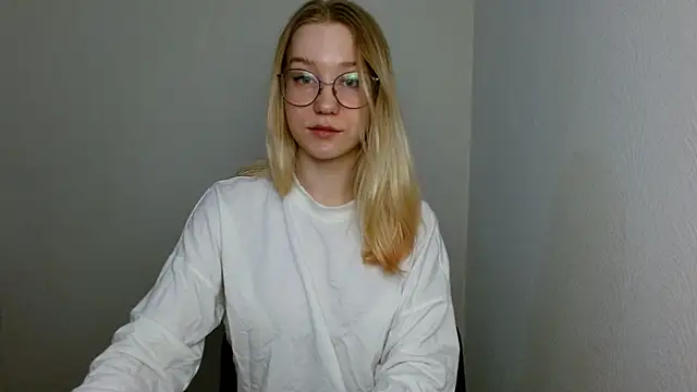 Snapshot of cindi_hot chatting on 03-17-25, 11:31 cindi hot online show from 03-17-25, 11:31