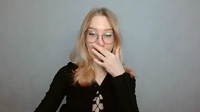 Snapshot of cindi_hot chatting on 02-06-25, 09:00 cindi hot online show from 02-06-25, 09:00