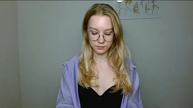 Snapshot of cindi_hot chatting on 10-07-25, 11:44 cindi hot online show from 10-07-25, 11:44