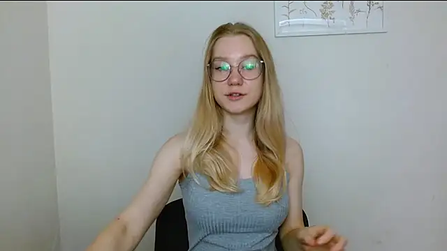 Snapshot of cindi_hot chatting on 09-23-25, 08:21 cindi hot online show from 09-23-25, 08:21