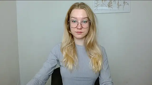 Snapshot of cindi_hot chatting on 09-25-25, 10:32 cindi hot online show from 09-25-25, 10:32