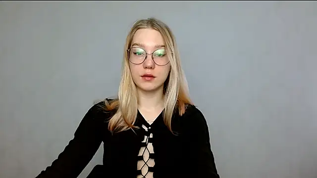 Snapshot of cindi_hot chatting on 02-18-25, 08:38 cindi hot online show from 02-18-25, 08:38