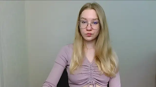 Snapshot of cindi_hot chatting on 02-17-26, 12:24 cindi hot online show from 02-17-26, 12:24