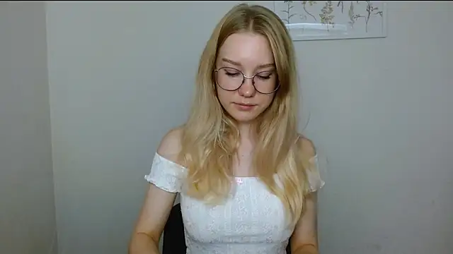 Snapshot of cindi_hot chatting on 09-09-25, 09:30 cindi hot online show from 09-09-25, 09:30