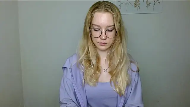 Snapshot of cindi_hot chatting on 10-10-25, 01:01 cindi hot online show from 10-10-25, 01:01