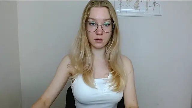 Snapshot of cindi_hot chatting on 09-20-25, 08:30 cindi hot online show from 09-20-25, 08:30