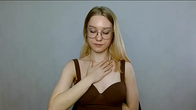 Snapshot of cindi_hot chatting on 02-26-25, 07:34 cindi hot online show from 02-26-25, 07:34