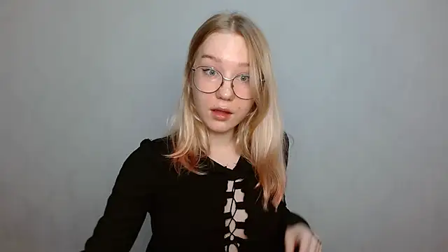 Snapshot of cindi_hot chatting on 02-06-25, 12:04 cindi hot online show from 02-06-25, 12:04