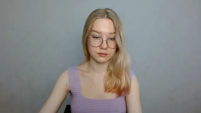 Snapshot of cindi_hot chatting on 02-10-25, 08:20 cindi hot online show from 02-10-25, 08:20