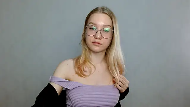 Snapshot of cindi_hot chatting on 02-22-25, 12:51 cindi hot online show from 02-22-25, 12:51