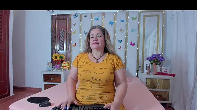 Snapshot of AnyelaGitanaMature chatting on 11-05-25, 11:52 AnyelaGitanaMature online show from 11-05-25, 11:52