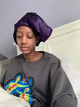 Bluesaphireee online show from 03-13-25, 04:12