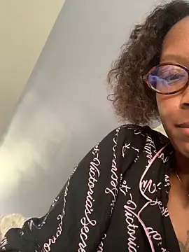 Bluesaphireee online show from 03-10-25, 08:45