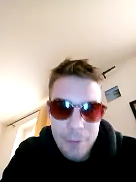 Snapshot of KidoXVII chatting on 02-09-25, 02:07 KidoXVII online show from 02-09-25, 02:07