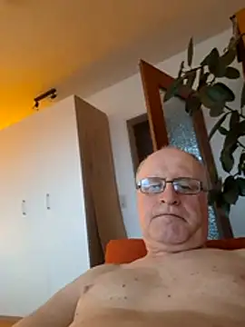 Milkasahne64 online show from 02-06-26, 07:26