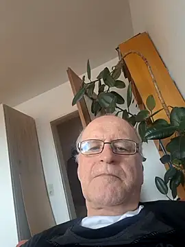 Milkasahne64 online show from 02-13-26, 09:09