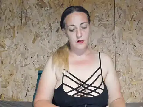 Snapshot of Cristina311219 chatting on 06-01-26, 10:31 Cristina311219 online show from 06-01-26, 10:31