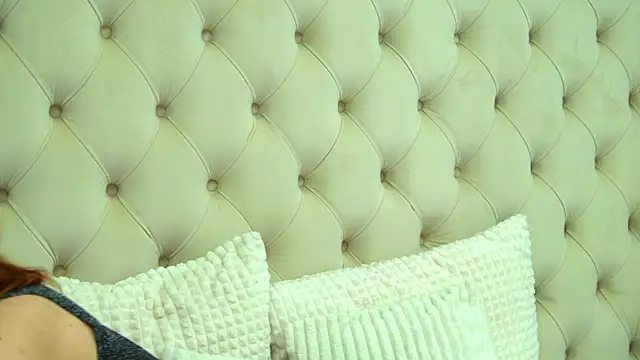 LessySmith online show from 02-08-26, 04:48