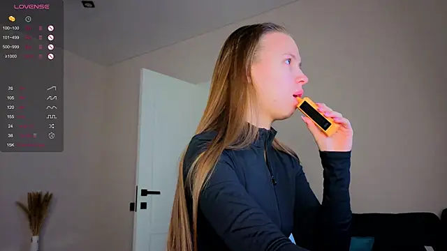 Snapshot of Dream_emma chatting on 11-19-25, 01:27 Dream emma online show from 11-19-25, 01:27