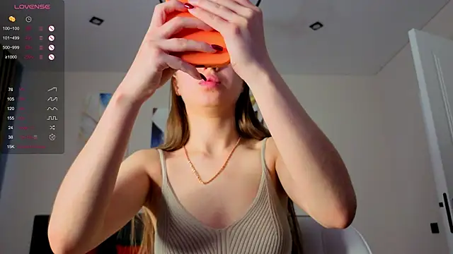 Snapshot of Dream_emma chatting on 10-31-25, 01:35 Dream emma online show from 10-31-25, 01:35