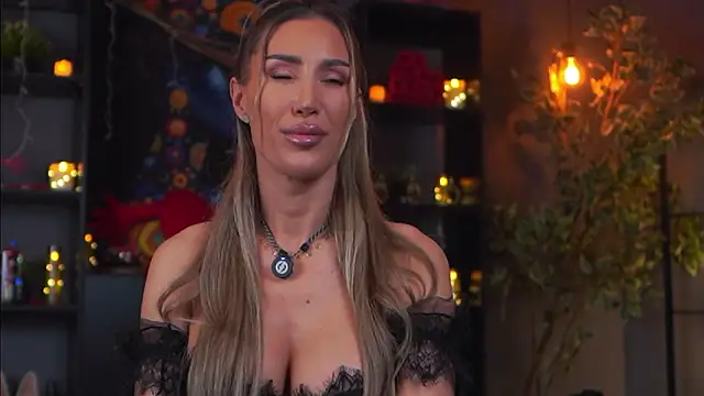 Snapshot of Evelyn_Evyyy chatting on 02-15-26, 07:24 Evelyn Evyyy online show from 02-15-26, 07:24