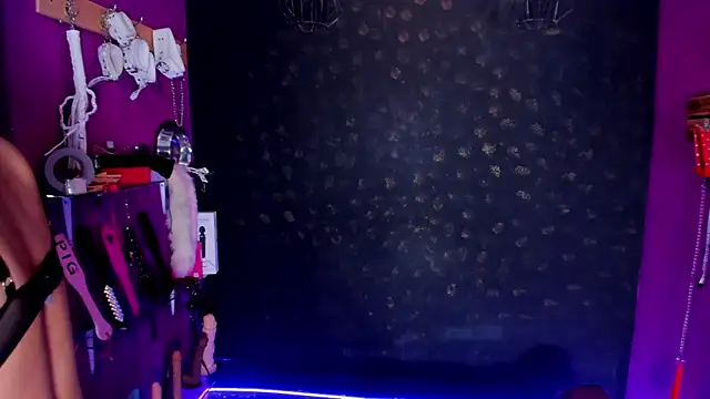 Alexa Slave online show from 11-28-25, 07:14