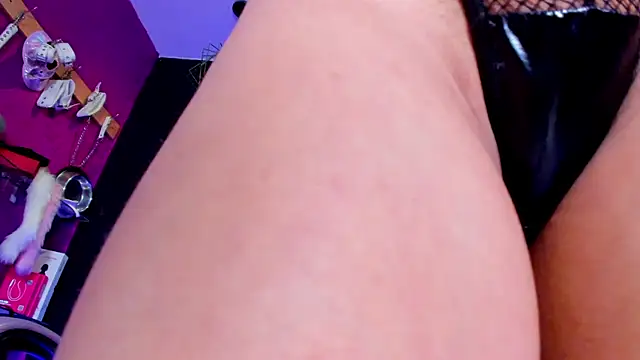 Alexa Slave online show from 05-06-26, 07:18