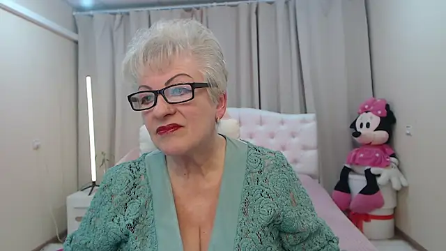 Snapshot of KayleSmoll chatting on 05-05-26, 06:33 KayleSmoll online show from 05-05-26, 06:33