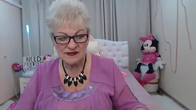 Snapshot of KayleSmoll chatting on 05-26-26, 06:39 KayleSmoll online show from 05-26-26, 06:39