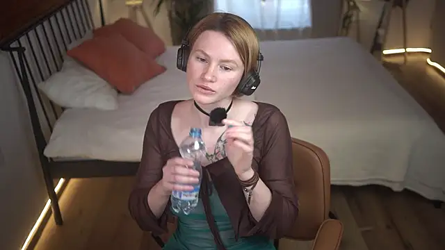 Snapshot of AkaneiroDemon chatting on 02-19-25, 02:22 AkaneiroDemon online show from 02-19-25, 02:22