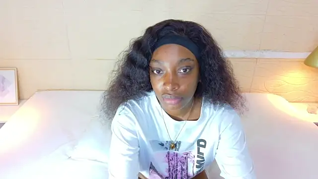 Shamiraa moore online show from 10-09-25, 07:47