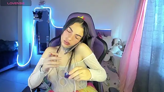 Snapshot of Alice_ch1 chatting on 09-20-25, 06:35 Alice ch1 online show from 09-20-25, 06:35