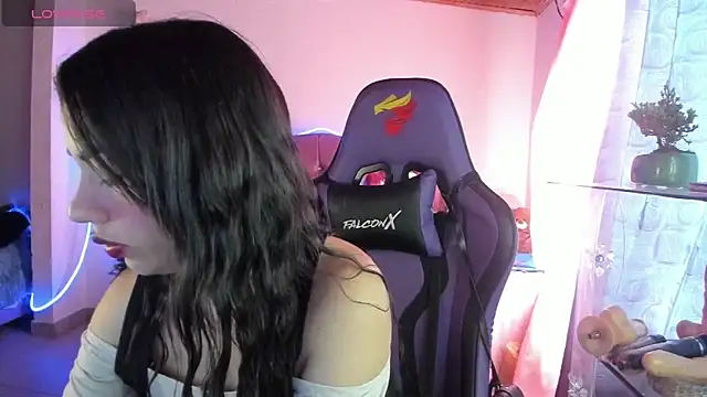 Snapshot of Alice_ch1 chatting on 09-26-25, 01:29 Alice ch1 online show from 09-26-25, 01:29