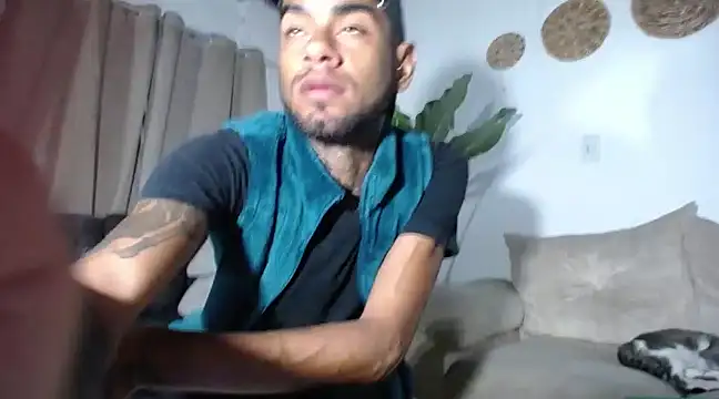 Snapshot of Christopher_kenne chatting on 02-04-25, 01:45 Christopher kenne online show from 02-04-25, 01:45