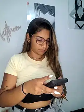 Snapshot of Sofythom1 chatting on 10-01-25, 01:55 Sofythom1 online show from 10-01-25, 01:55