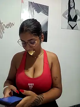 Snapshot of Sofythom1 chatting on 10-24-25, 01:48 Sofythom1 online show from 10-24-25, 01:48