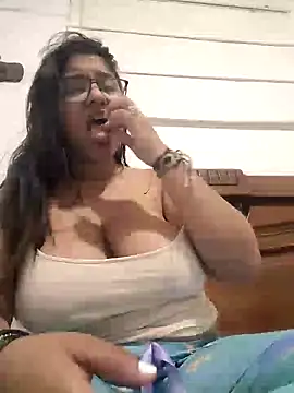 Snapshot of Sofythom1 chatting on 01-15-25, 01:02 Sofythom1 online show from 01-15-25, 01:02