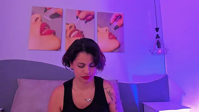 Snapshot of MarianaSanz chatting on 02-06-26, 01:29 MarianaSanz online show from 02-06-26, 01:29