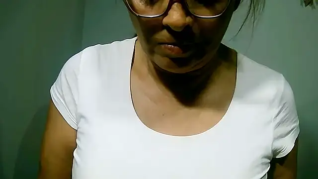 leona- online show from 09-17-25, 08:55