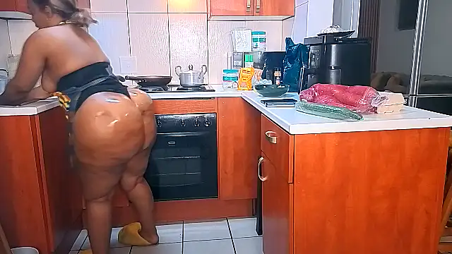 Snapshot of GiantBootyMilf chatting on 09-23-25, 08:38 GiantBootyMilf online show from 09-23-25, 08:38