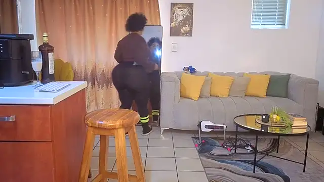 GiantBootyMilf online show from 11-04-25, 01:48