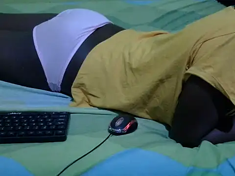 Snapshot of QUEEN-LIZ chatting on 10-23-25, 03:27 QUEEN-LIZ online show from 10-23-25, 03:27