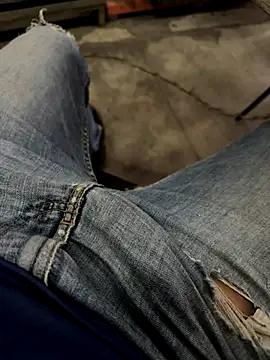 Snapshot of elber-gdo chatting on 12-17-25, 07:52 elber-gdo online show from 12-17-25, 07:52