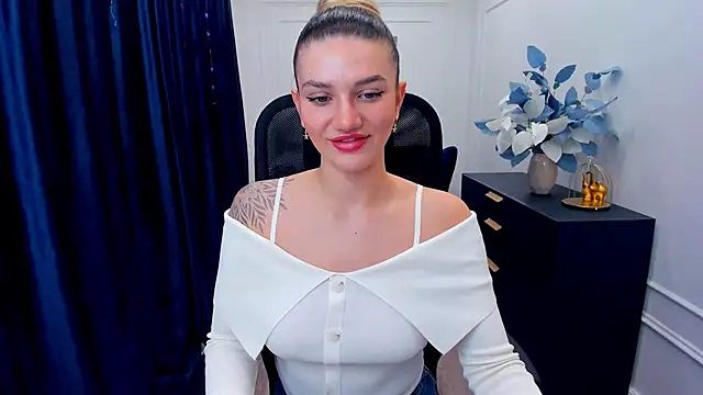 SelenaeMoore online show from 11-18-25, 07:39