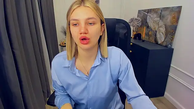 SelenaeMoore online show from 04-18-26, 03:42